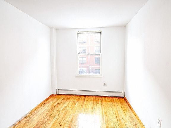 4th image of 476 Carlton Ave #2
