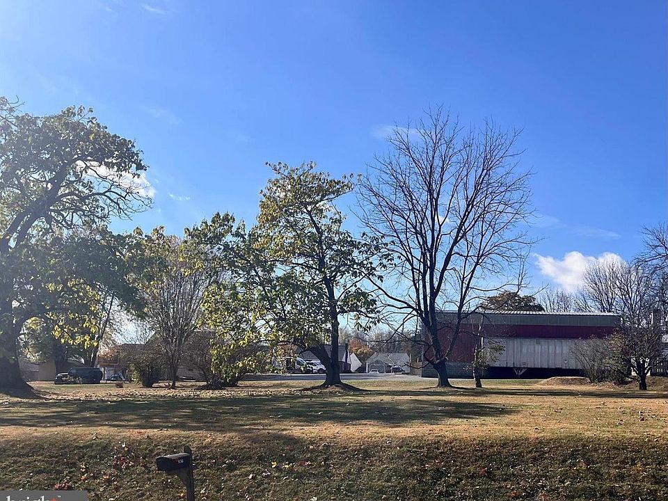 2nd image of 933 N Reading Ave