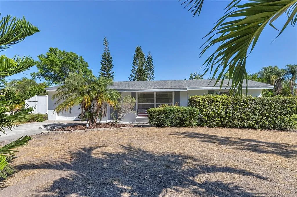 3 bed, 2.0 bath, 1228 sqft, $4,500 — Photo 3