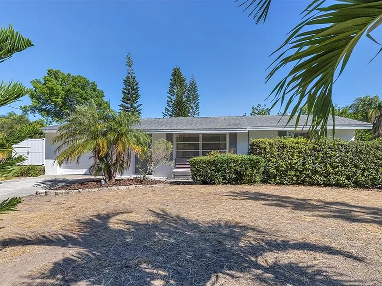 2323 Doud St — Photo 3