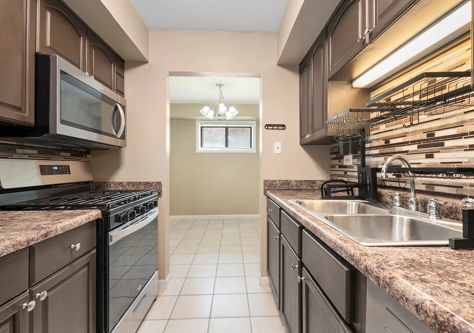 2210 Country Club Dr — Photo 4