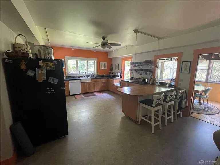 113 Marshall St — Photo 16