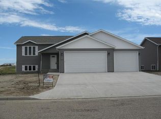 2869 McNally St, Bismarck, ND 58504