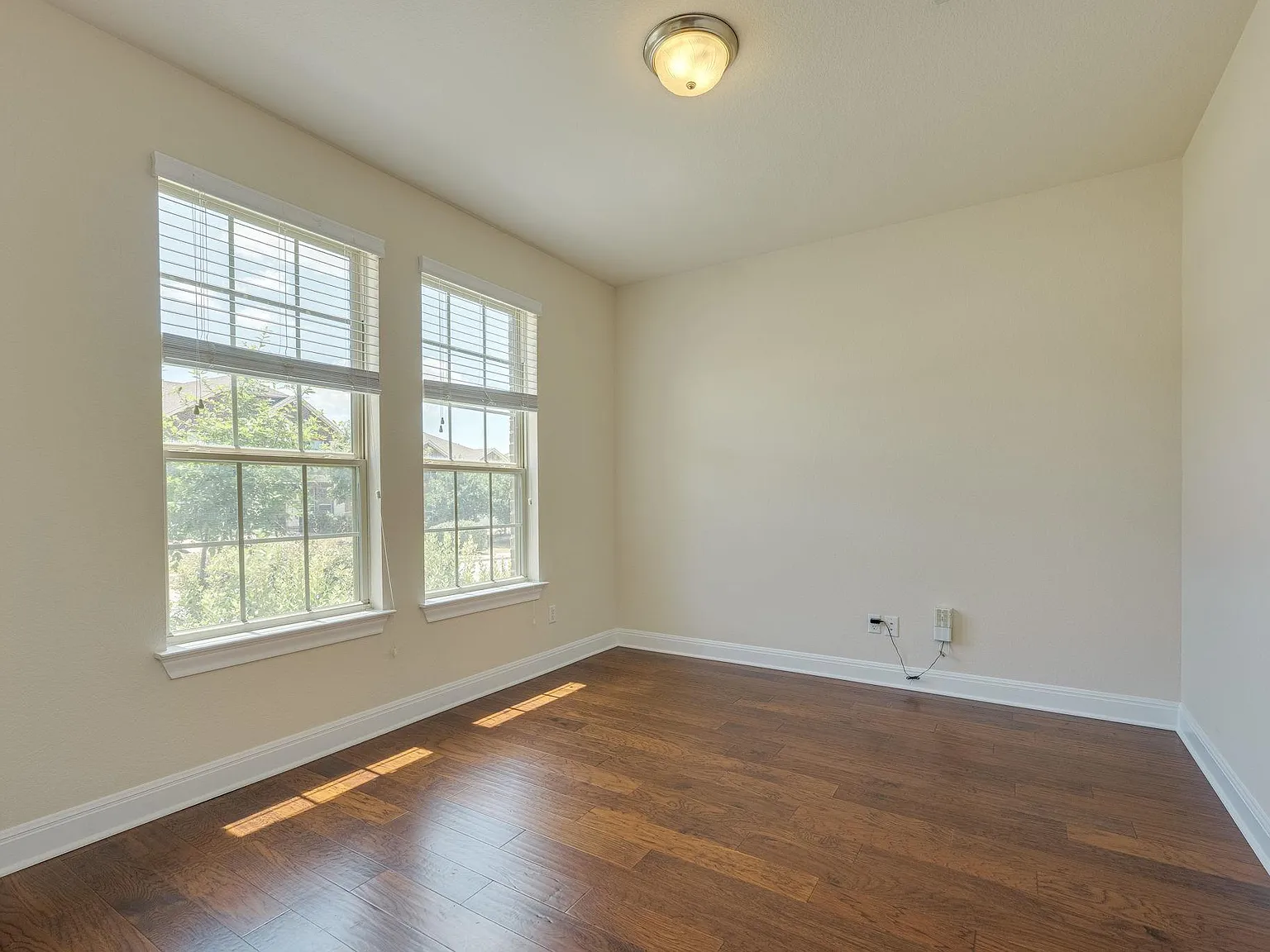 5 bed, 3.5 bath, 3780 sqft, $3,350 — Photo 3