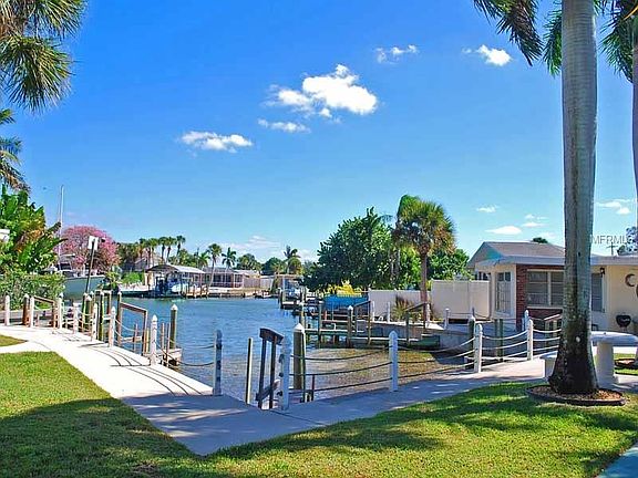 3rd image of 1385 Gulf Blvd APT 14
