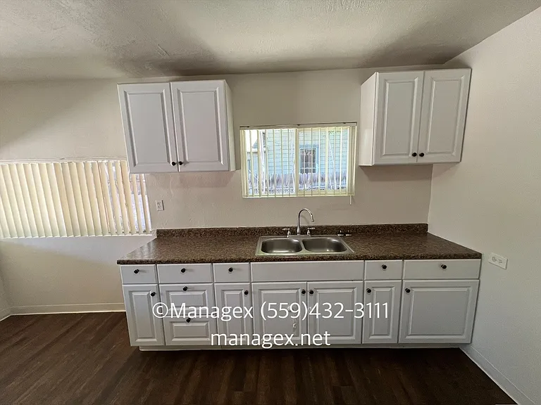1129 E Brown Ave — Photo 7