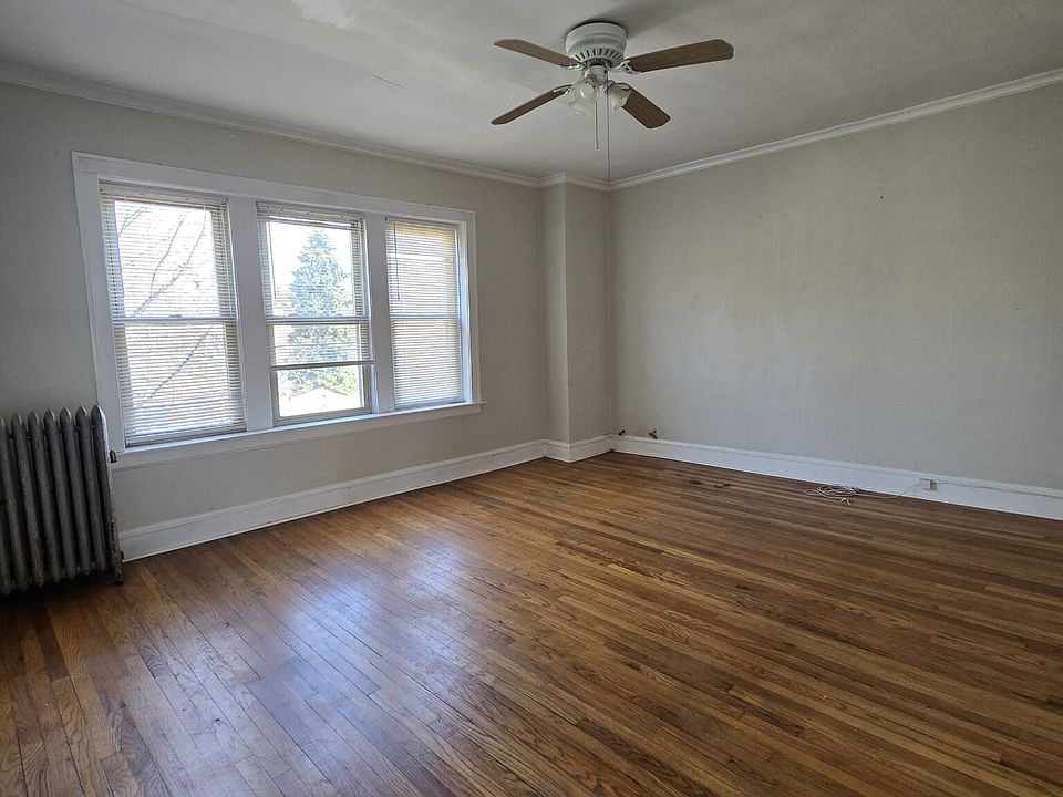 1st image of 2849 W Berteau Ave #1