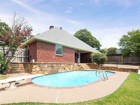 2nd image of 7108 Lincoln Dr