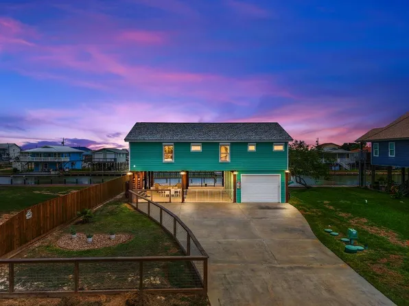 127 Channelview Rd, Rockport, TX 78382