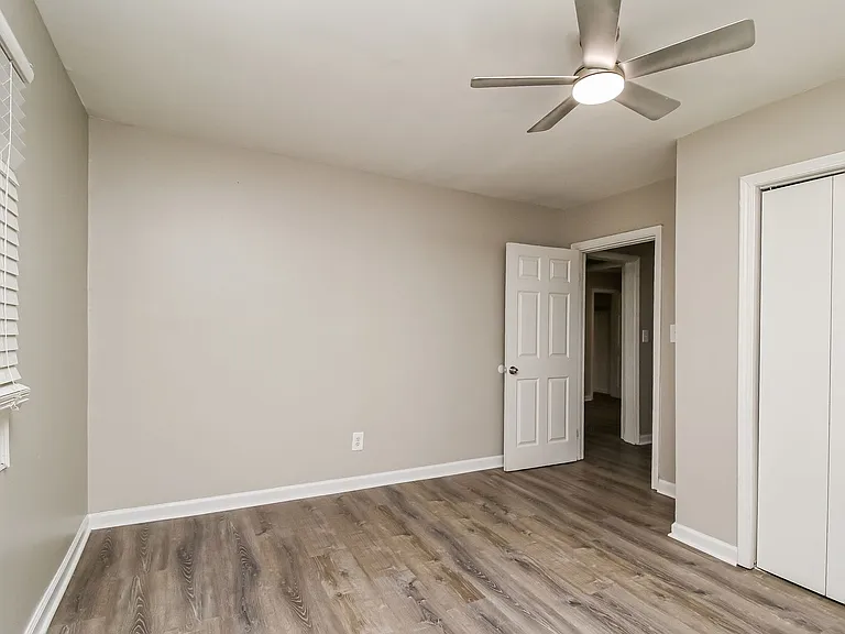 1097 Smith St SW — Photo 10