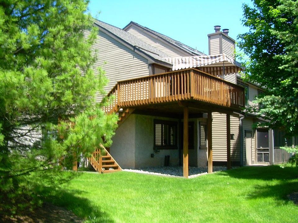2nd image of 910 Jefferson Way