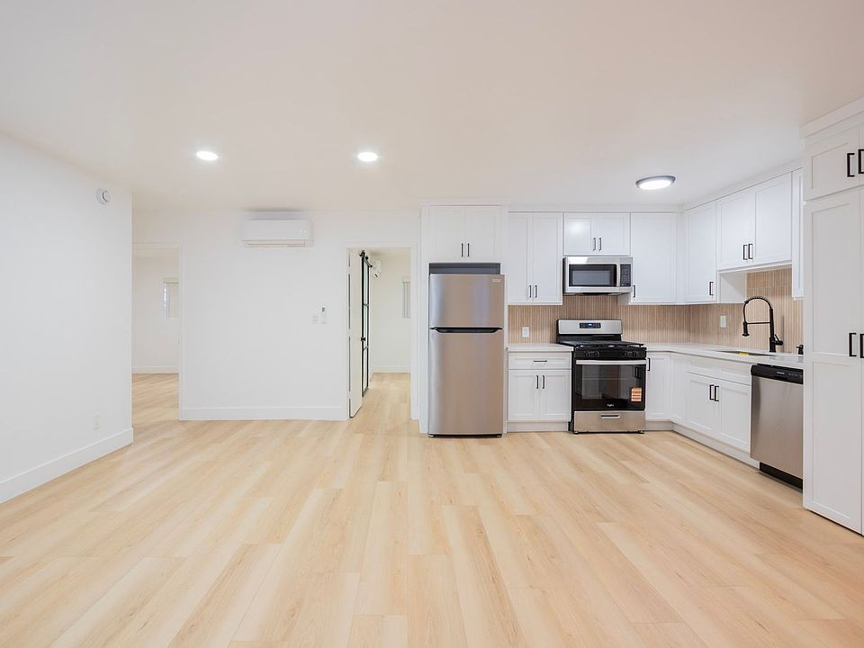 1st image of 926 N Hudson Ave #3