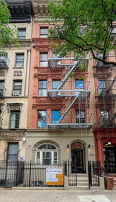 Rented by REAL New York | media 9