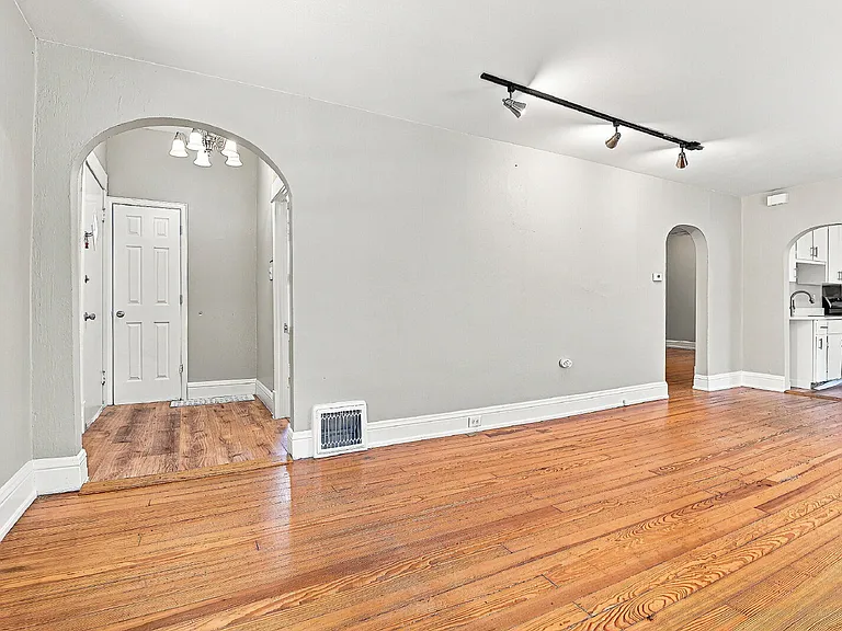 1420 S Washington St — Photo 5