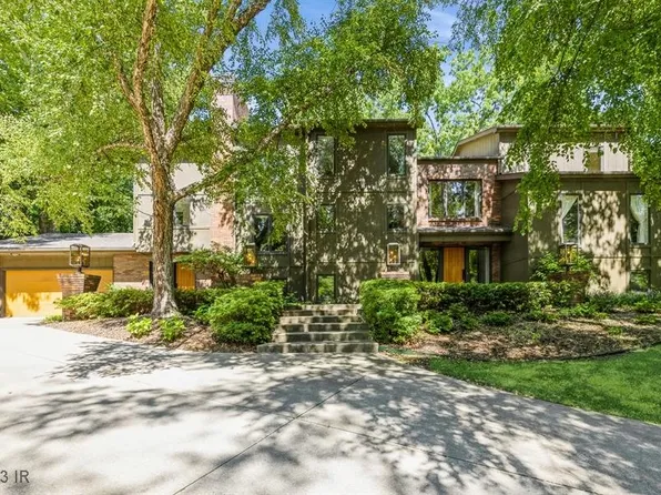 1517 Pleasant View Dr, Des Moines, IA 50315