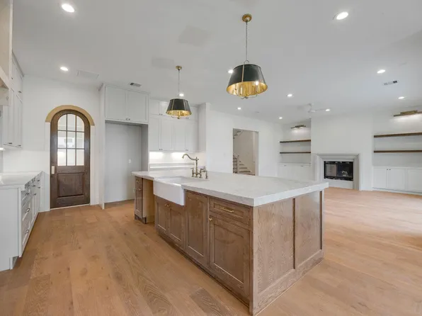 1726 Saxon Dr, Houston, TX 77018