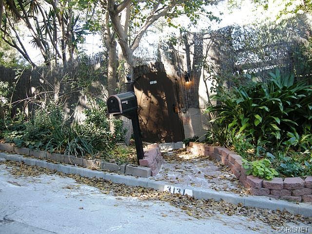 1st image of 3131 Oakcrest Dr