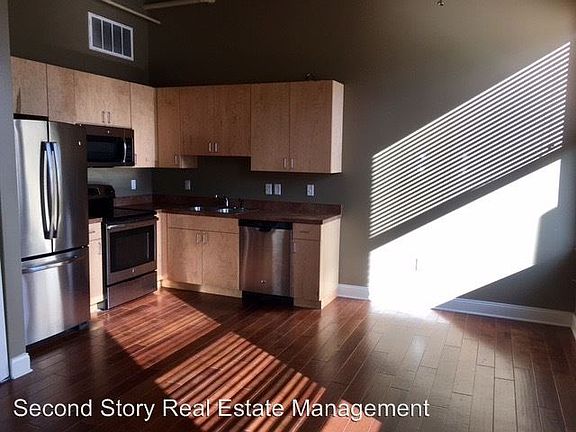 2nd image of 246 E 11th St APT 523