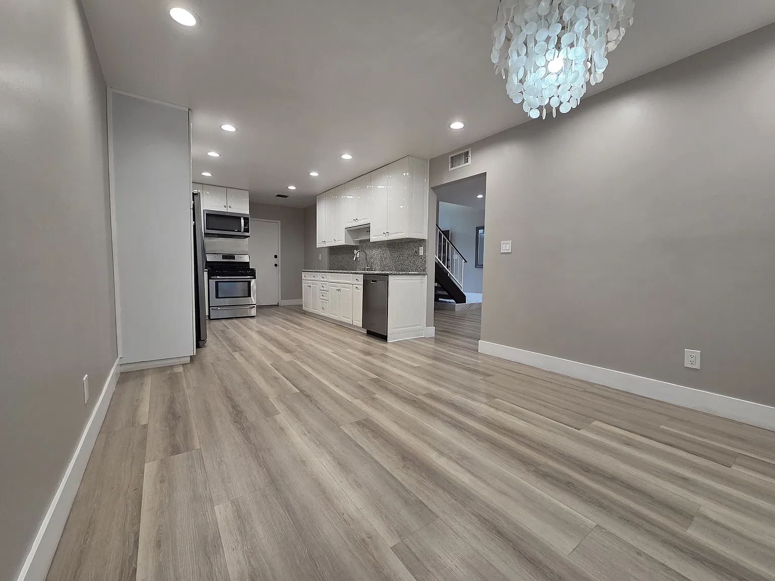 3 bed, 1637 sqft, $4,095 — Photo 3