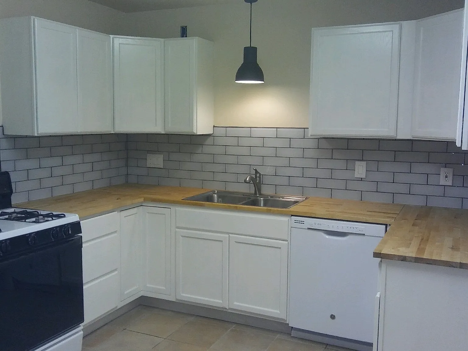 2 bed, 918 sqft, $1,775 — Photo 1