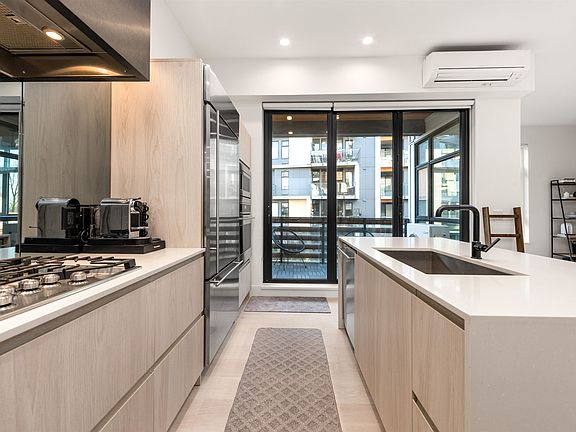 4th image of 300 Salter St #219