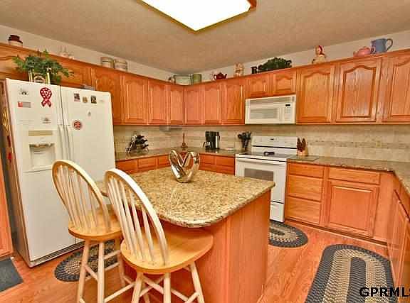 3rd image of 937 Beaver Lake Blvd