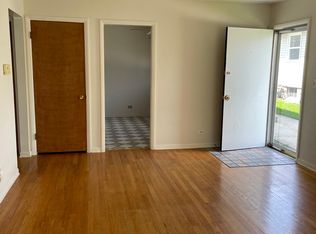 635 S Main St #1, Naperville, IL 60540