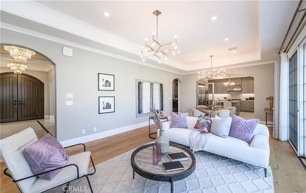 5 bed, 3821 sqft, $9,500 — Photo 2