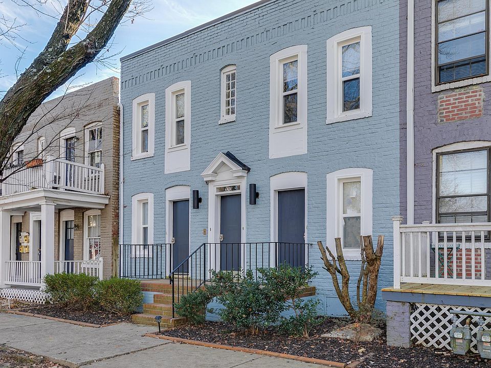 1st image of 3213 Ellwood Ave APT A
