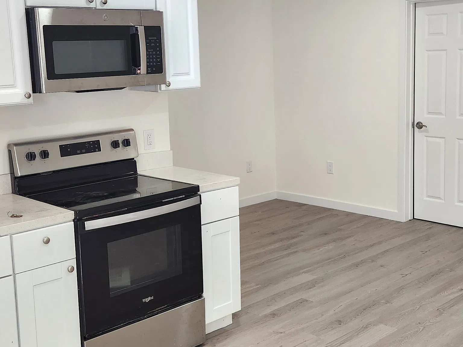 2 bed, 850 sqft, $2,700 — Photo 1