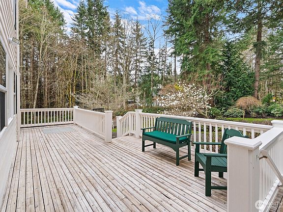 4th image of 24801 Hillbend Lane NE