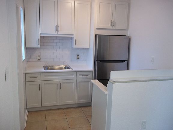 3rd image of 411 Pleasant St #411