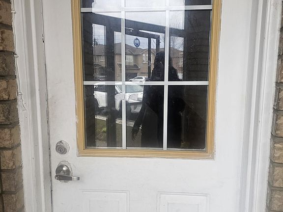 2nd image of 112 Lauraglen Cres