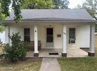 736 E 14th St, Baxter Springs, KS 66713