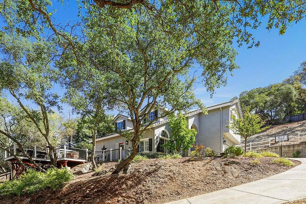 3252 Woedee Dr photo 1