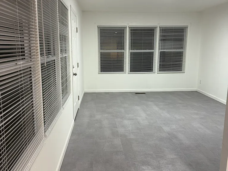 4660 Frankfort Ave — Photo 17