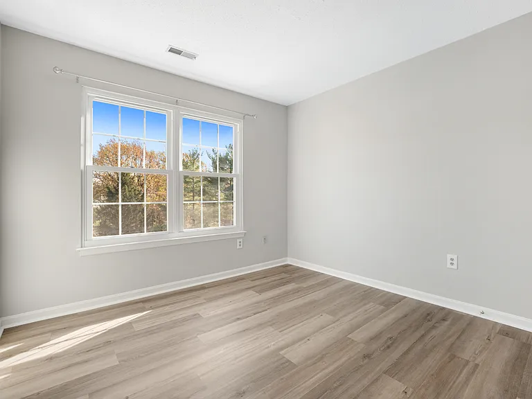 7800 Greenbrook Dr — Photo 13