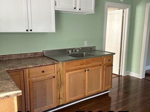 3rd image of 106 Caroline St