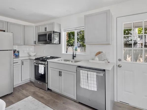 86 West St, Newton, MA 02458