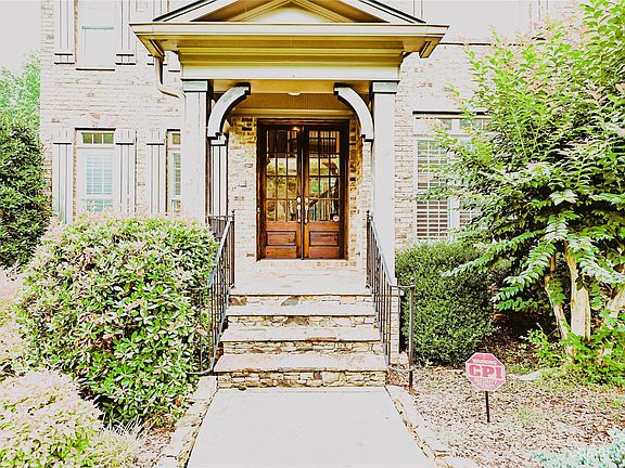 3rd image of 1015 Westbury Dr