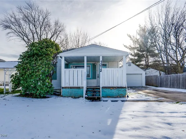 1212 Benton St, Barberton, OH 44203