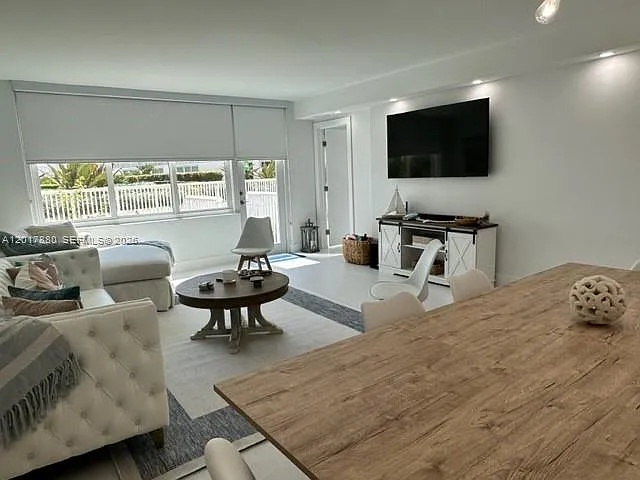 5401 Collins Ave #128 — Photo 19