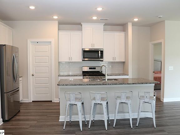 4th image of 117 Layken Dr