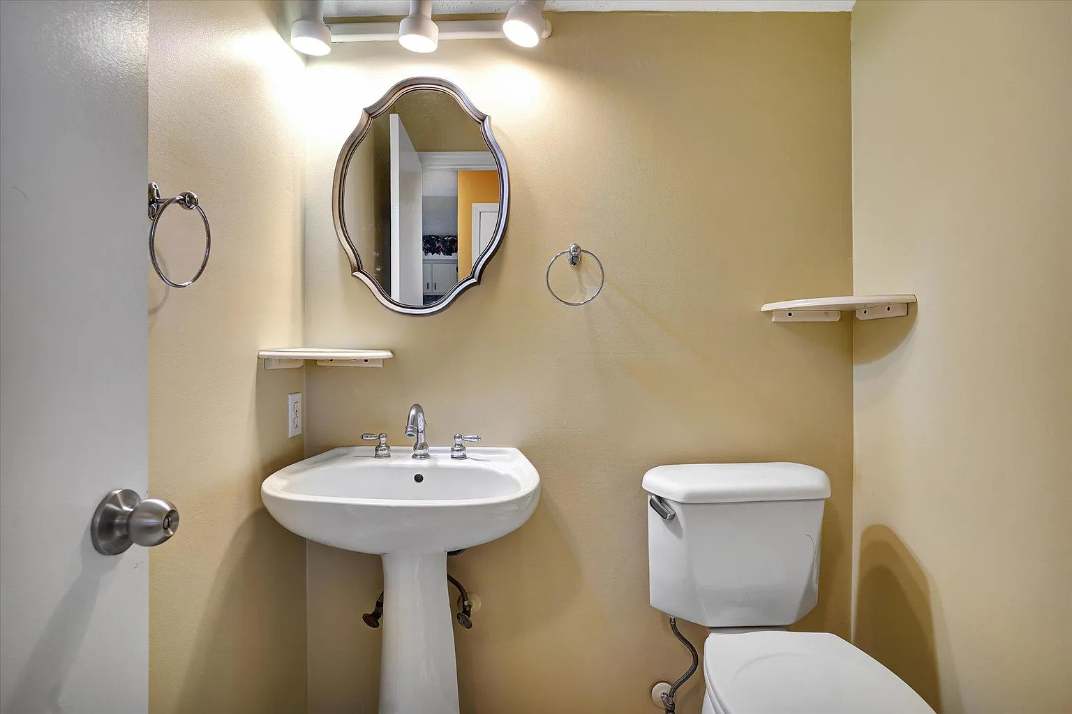 2407 Leeper Dr APT B photo 1