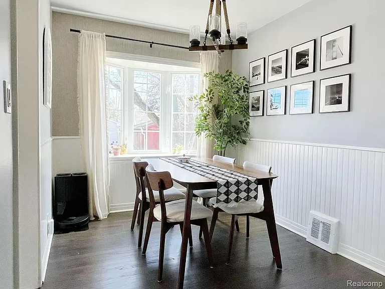 3303 Chester Rd — Photo 16