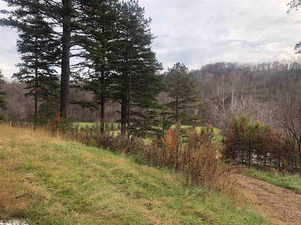 2nd image of 32 Honeysuckle Ln