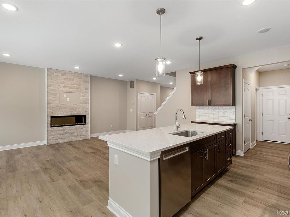 807 Balmoral Ln, photo 5
