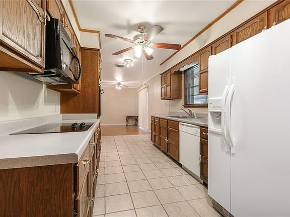 3rd image of 203 Robinhood Dr