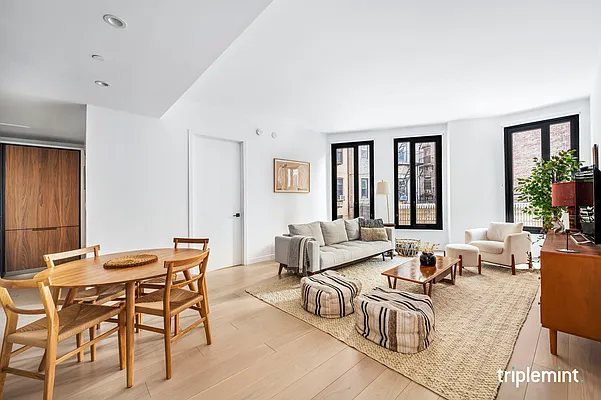 Sold by Triplemint | media 3