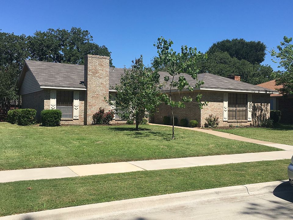 1st image of 1422 Wood Creek Dr